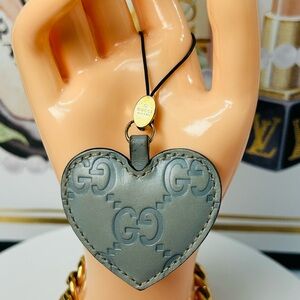 GUCCI Guccissima Heart Leather Charm 😍💖